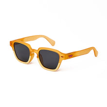 Laden Sie das Bild in den Galerie-Viewer, Sonnenbrille &quot;Mini Tommy&quot;