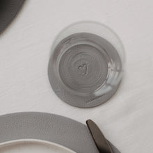 Laden Sie das Bild in den Galerie-Viewer, Wenbare Untersetzer - grün. creme, grau - Herz