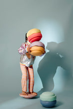 Laden Sie das Bild in den Galerie-Viewer, Osteraktion Stapelstein Set Pastel - gratis Board