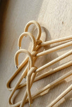 Laden Sie das Bild in den Galerie-Viewer, Kleiderbügel/Hooks aus Seil - Sand