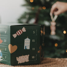 Laden Sie das Bild in den Galerie-Viewer, Eulenschnitt Adventskalender Baumanhänger 2026