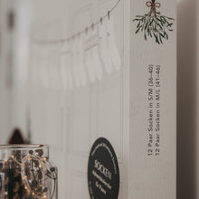 Laden Sie das Bild in den Galerie-Viewer, Eulenschnitt Adventskalender Socken für Zwei 2026 – limitiert | 24 Paar