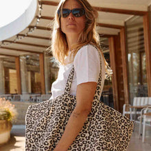 Laden Sie das Bild in den Galerie-Viewer, TASCHE ELISA GRAOU GREIGE LEO