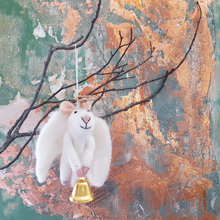 Laden Sie das Bild in den Galerie-Viewer, Angelica Maus Filzanhänger für Weihnachten | Felt so good