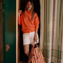 Laden Sie das Bild in den Galerie-Viewer, Gestreifte Baumwolltasche Karamell &amp; Erdbeer – Damen Shopper &amp; Strandtasche