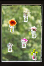 Laden Sie das Bild in den Galerie-Viewer, Mini-Vase mit Saugnapf - Blumenfreund DE