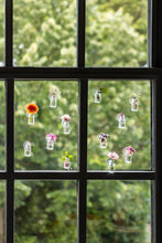 Laden Sie das Bild in den Galerie-Viewer, Mini-Vase mit Saugnapf - Blumenfreund DE