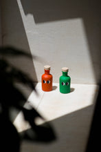 Laden Sie das Bild in den Galerie-Viewer, YIAYIA &amp; FRIENDS – Olivenöl Geschenkbox mit 6 Minis