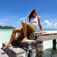 Louisa Pareo mit Graou-Karamell-Print