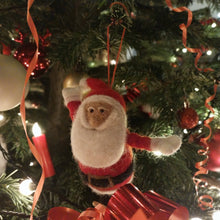 Laden Sie das Bild in den Galerie-Viewer, Filz-Weihnachtsmann – handmade aus Nepal