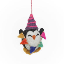 Laden Sie das Bild in den Galerie-Viewer, Party Penguin Pinguin Filzfigur | Felt so good