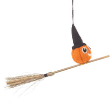 Laden Sie das Bild in den Galerie-Viewer, 🎃 Fliegender Kürbis aus Filz – Handmade in Nepal