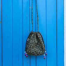 Laden Sie das Bild in den Galerie-Viewer, BILLIE PALOMA GRAOU OLIVE - Umhängetasche mit Leopardenmuster
