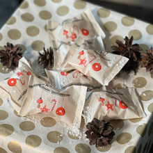Laden Sie das Bild in den Galerie-Viewer, Weihnachts-Glückskeks | Kleines Geschenk mit Glücksbotschaft
