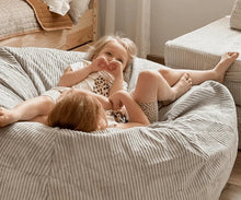 Laden Sie das Bild in den Galerie-Viewer, Funzy Family Sitzsack XXL