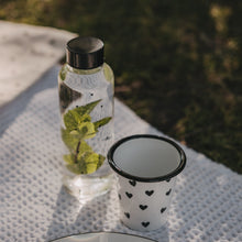 Laden Sie das Bild in den Galerie-Viewer, Eulenschnitt Trinkflasche Herzen 500 ml | Glasflasche