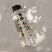 Laden Sie das Bild in den Galerie-Viewer, Eulenschnitt Trinkflasche Herzen 500 ml | Glasflasche