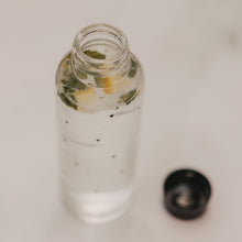 Laden Sie das Bild in den Galerie-Viewer, Eulenschnitt Trinkflasche Herzen 500 ml | Glasflasche