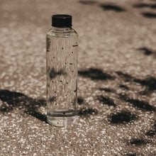 Laden Sie das Bild in den Galerie-Viewer, Eulenschnitt Trinkflasche Herzen 500 ml | Glasflasche