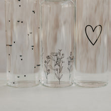Laden Sie das Bild in den Galerie-Viewer, Eulenschnitt Trinkflasche Herz 750 ml | Glasflasche