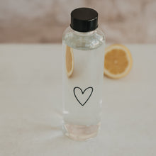 Laden Sie das Bild in den Galerie-Viewer, Eulenschnitt Trinkflasche Herz 750 ml | Glasflasche