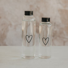 Laden Sie das Bild in den Galerie-Viewer, Eulenschnitt Trinkflasche Herz 750 ml | Glasflasche
