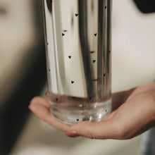 Laden Sie das Bild in den Galerie-Viewer, Eulenschnitt Trinkflasche Herzen 750 ml | Glasflasche