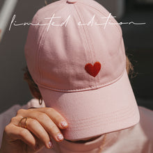Laden Sie das Bild in den Galerie-Viewer, Eulenschnitt Cap Oh Happy Day Rosa – Limited Summer Edition