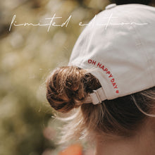 Laden Sie das Bild in den Galerie-Viewer, Eulenschnitt Cap Oh Happy Day Beige – Limited Summer Edition 🤎