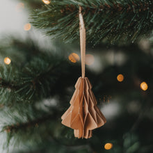 Laden Sie das Bild in den Galerie-Viewer, Eulenschnitt Papieranhänger Tanne 3er Set – Weihnachtsdeko