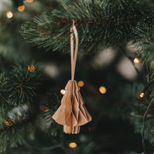 Laden Sie das Bild in den Galerie-Viewer, Eulenschnitt Papieranhänger Tanne 3er Set – Weihnachtsdeko