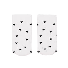 Laden Sie das Bild in den Galerie-Viewer, Socken mit Herzen Schwarz | Matching Socken für Gross &amp; Klein