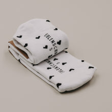 Laden Sie das Bild in den Galerie-Viewer, Socken mit Herzen Schwarz | Matching Socken für Gross &amp; Klein