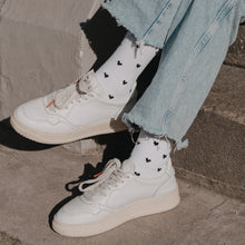 Laden Sie das Bild in den Galerie-Viewer, Socken mit Herzen Schwarz | Matching Socken für Gross &amp; Klein