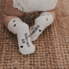 Laden Sie das Bild in den Galerie-Viewer, Babysocken Allover Herzen schwarz