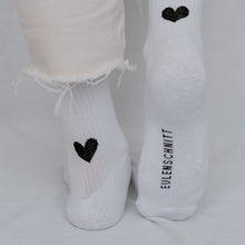 Laden Sie das Bild in den Galerie-Viewer, Socken Herz - Valentinstag