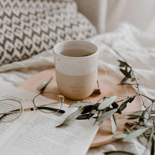 Laden Sie das Bild in den Galerie-Viewer, Steingut Becher - Tasse - Do nothing club - Handmade