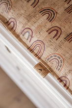 Laden Sie das Bild in den Galerie-Viewer, Wickelauflage - Rainbow