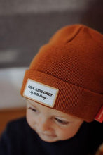 Laden Sie das Bild in den Galerie-Viewer, Beanies - FAMILY