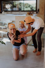 Laden Sie das Bild in den Galerie-Viewer, Mini Tan - FAMILY