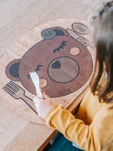 Laden Sie das Bild in den Galerie-Viewer, Kinder Tischset - Kork - Bär - Enjoying Bear