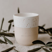 Laden Sie das Bild in den Galerie-Viewer, Steingut Becher - Tasse - Hey Grumpy - Handmade