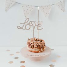 Laden Sie das Bild in den Galerie-Viewer, Cake Topper - Lots of Love - Holzschriftzug