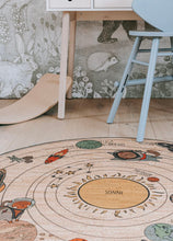 Laden Sie das Bild in den Galerie-Viewer, Kork Kinderteppich - Spielteppich - Up to Space - Rund