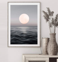 Laden Sie das Bild in den Galerie-Viewer, Digitaldruck „Der Mond und das Meer“