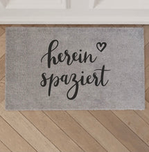 Laden Sie das Bild in den Galerie-Viewer, Waschbare Fussmatte „herein ♥️ spaziert“ - Grau