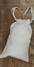 Laden Sie das Bild in den Galerie-Viewer, Brotsack - aus Leinen - handmade